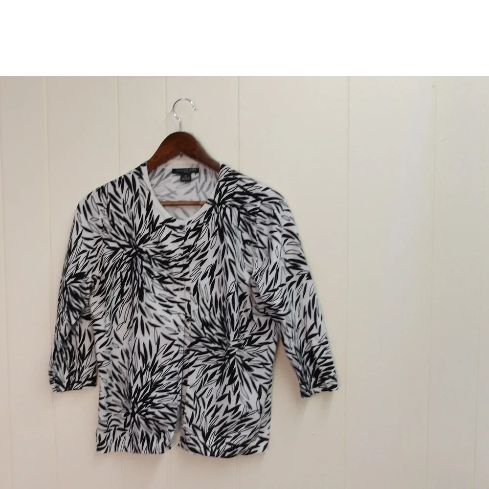Augusta Silk Black White Floral Print Button Front 3/4 Sleeve Cardigan PL/ #7267 - Picture 3 of 5